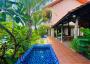 Sân vườn + Jacuzzi ngoài trời