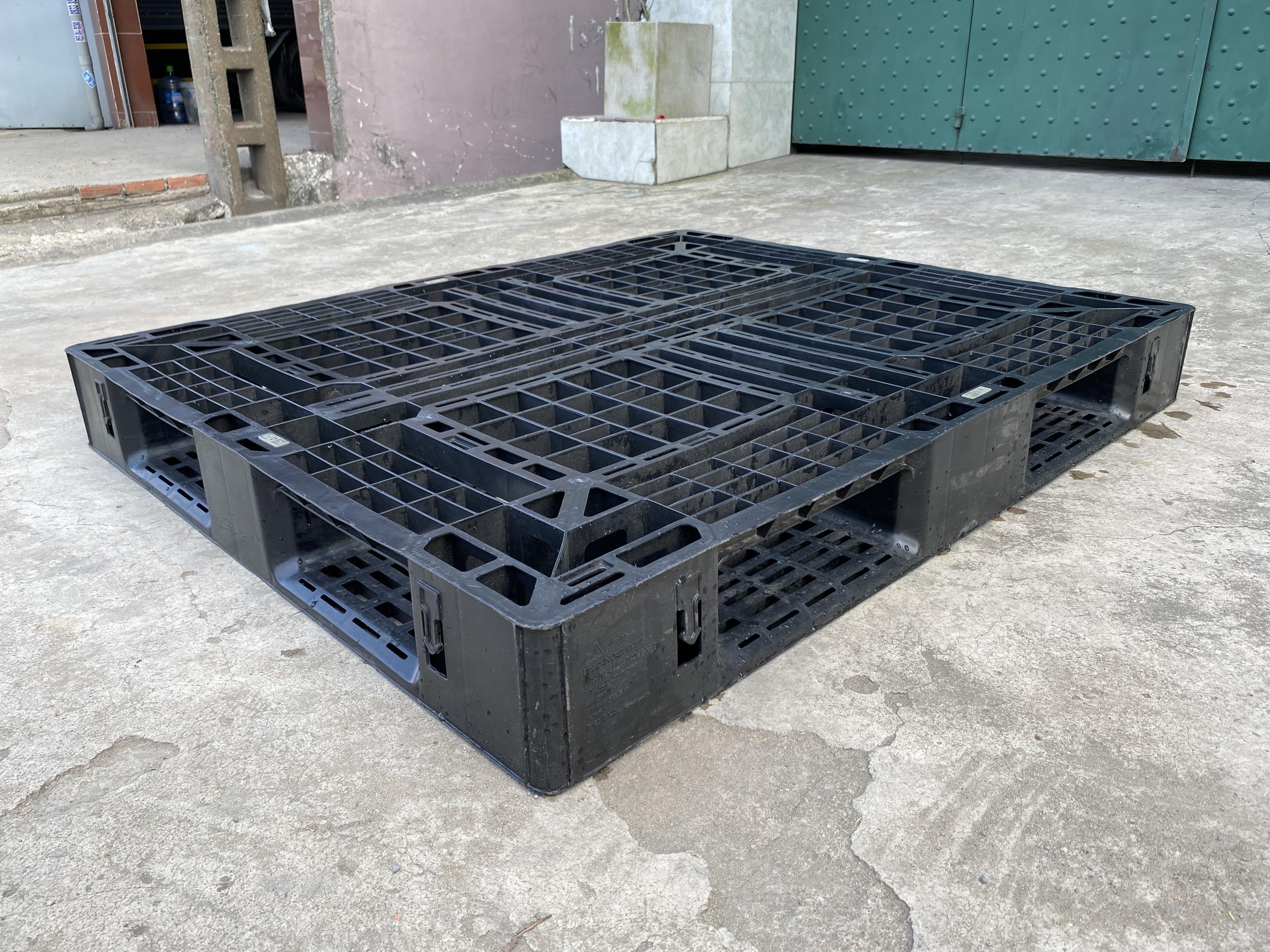 https://nhuasaigon.com.vn/pallet-nhua-1200x1000x120mm-den/