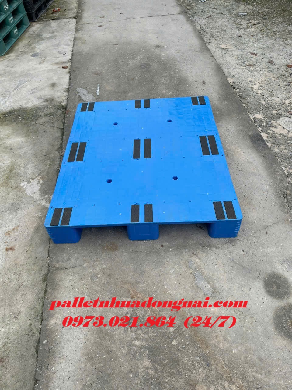 Thanh Lý Lô Pallet Nhựa 1200x1000x150mm Màu Xanh – Giá Cực Rẻ!