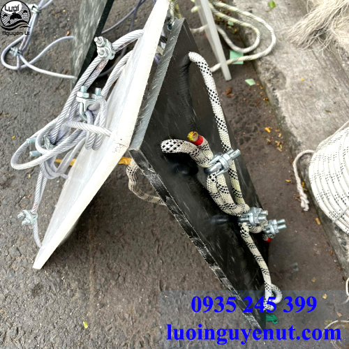 ghế ngồi đu tường sơn nước tphcm