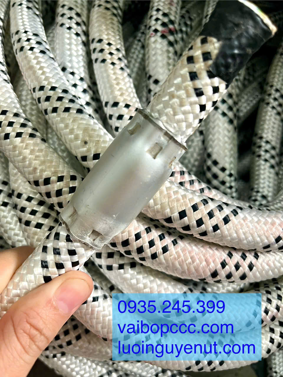 dây đu sơn nước tường nhà