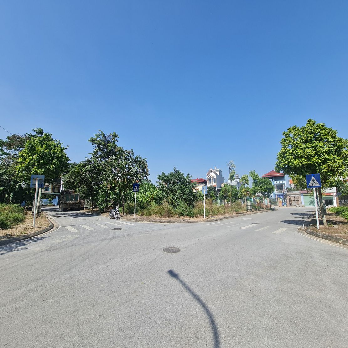 81m2 Đông Dư, Gia Lâm, Hà Nội. Đường 9m ô tô tránh, trung tâm chỉ 7 tỷ x. Lh 0989