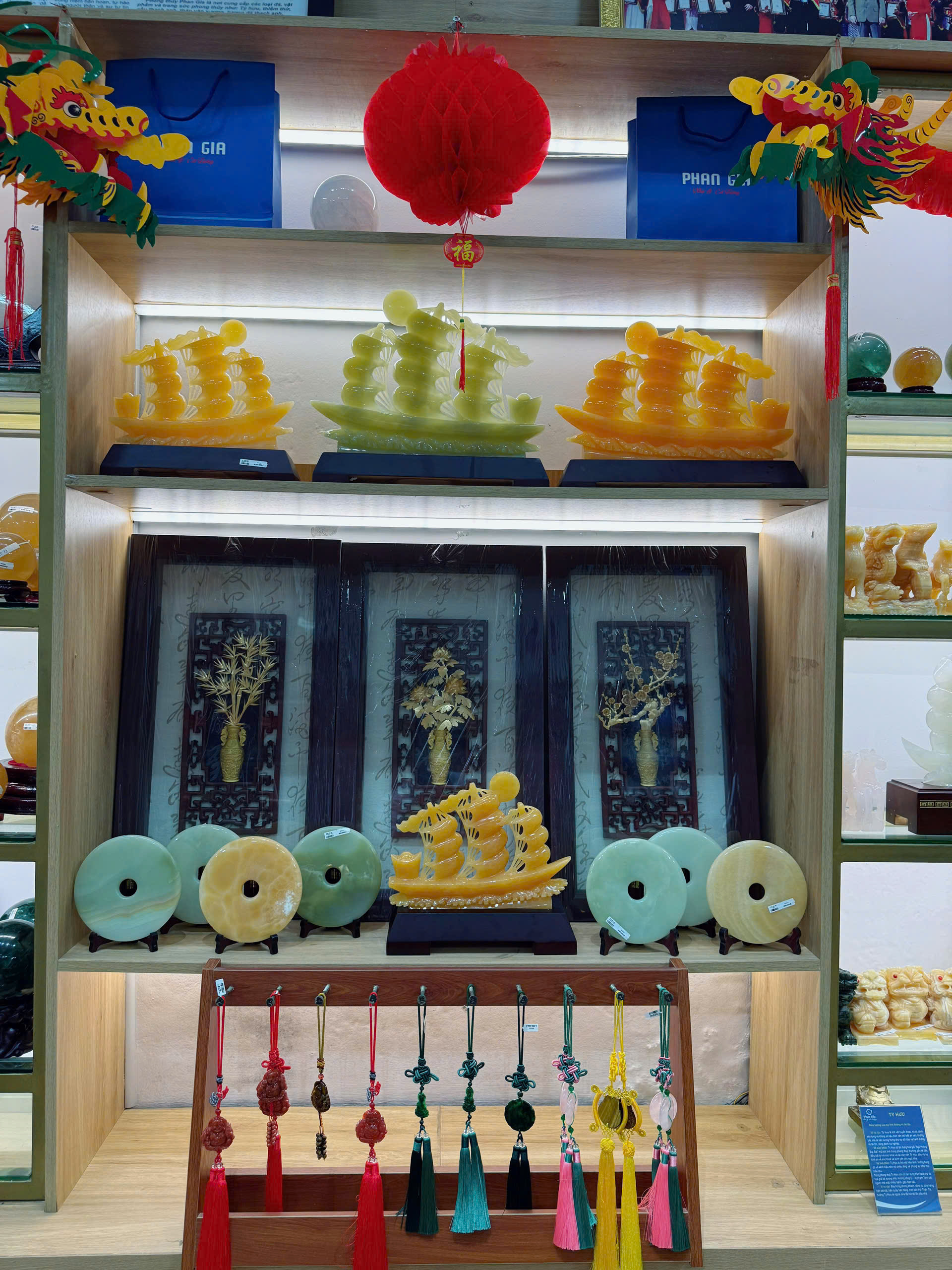 Một số vật phẩm tiêu biểu Phan Gia cung cấp